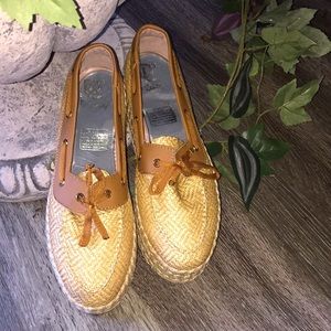 D-Lucy Platforms. Gift 🎁 w purchase today 10/4 ❤️